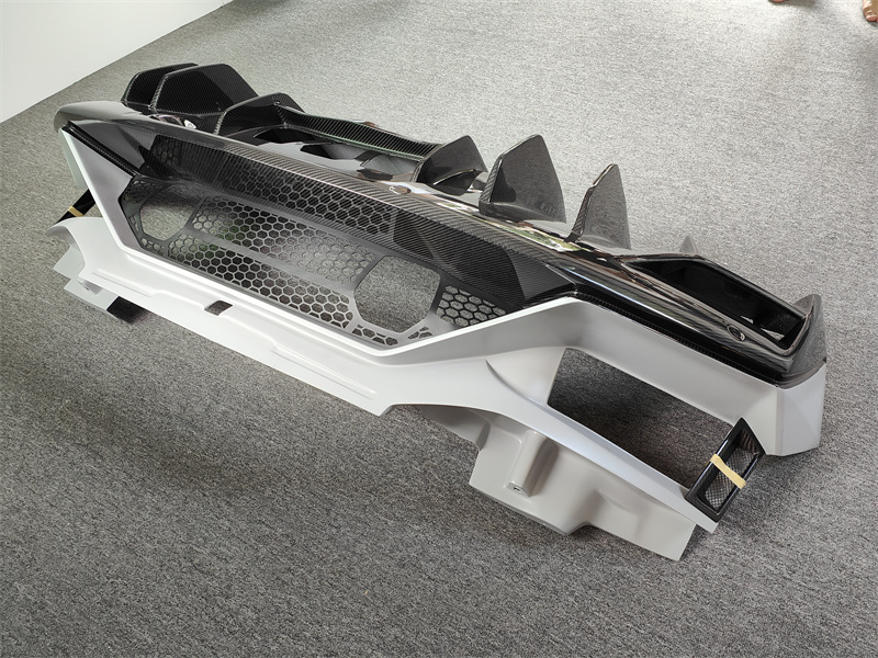Neuer Halb-Kohlefaser-Heckstoß – Model Kit Lamborghini Bewertung und Preis
